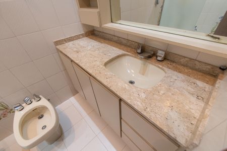 Casa à venda com 252m², 3 quartos e 4 vagasBanheiro da suíte