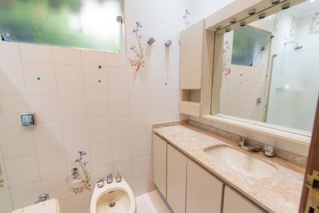 Casa à venda com 252m², 3 quartos e 4 vagasBanheiro da suíte