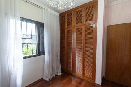 Casa à venda com 252m², 3 quartos e 4 vagasQuarto 2