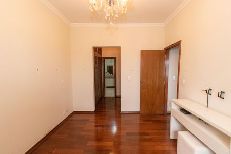 Casa à venda com 252m², 3 quartos e 4 vagasSuíte