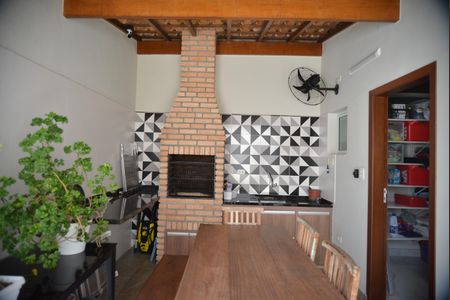 Casa à venda com 220m², 4 quartos e 4 vagasÁrea gourmet