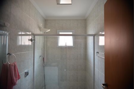 Casa à venda com 220m², 4 quartos e 4 vagasBanheiro da Suíte 2