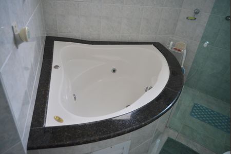 Casa à venda com 220m², 4 quartos e 4 vagasBanheiro da Suíte 1