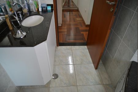 Casa à venda com 220m², 4 quartos e 4 vagasBanheiro da Suíte 1