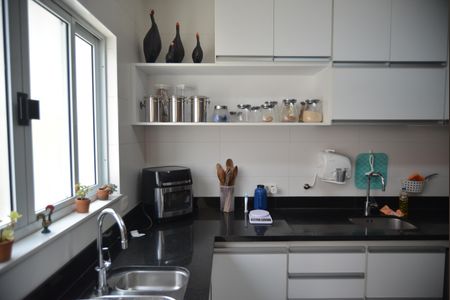 Casa à venda com 220m², 4 quartos e 4 vagasCozinha