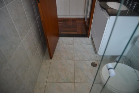 Casa à venda com 220m², 4 quartos e 4 vagasBanheiro da Suíte 2