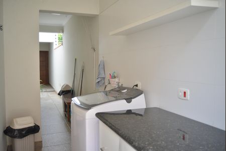 Casa à venda com 220m², 4 quartos e 4 vagasÁrea de Serviço