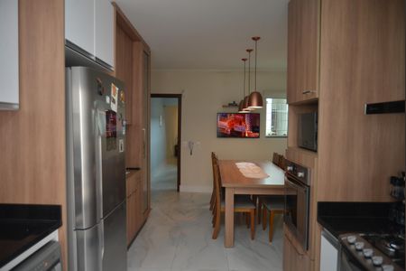 Casa à venda com 220m², 4 quartos e 4 vagasCozinha