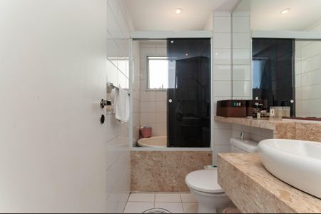 Apartamento à venda com 98m², 3 quartos e 2 vagas Apartamento à venda com 98m², 3 quartos e 2 vagasBanheiro Social