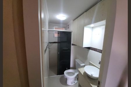 Banheiro  de apartamento para alugar com 2 quartos, 45m² em Jardim Miriam, São Paulo