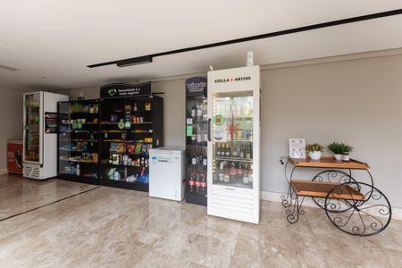 Apartamento à venda com 126m², 4 quartos e 3 vagas Apartamento à venda com 126m², 4 quartos e 3 vagasÁrea comum - Mercadinho