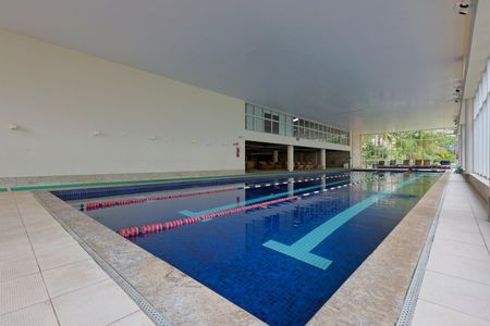 Apartamento à venda com 126m², 4 quartos e 3 vagas Apartamento à venda com 126m², 4 quartos e 3 vagasÁrea comum - Piscina Térmica