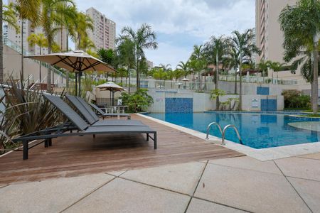 Apartamento à venda com 126m², 4 quartos e 3 vagas Apartamento à venda com 126m², 4 quartos e 3 vagasÁrea comum - Piscina