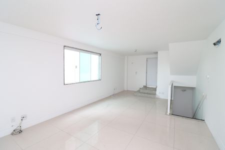 Sala de casa de condomínio para alugar com 3 quartos, 250m² em Jardim Guanabara, Rio de Janeiro