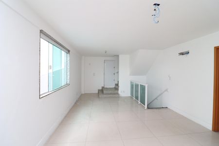 Sala de casa de condomínio para alugar com 3 quartos, 250m² em Jardim Guanabara, Rio de Janeiro