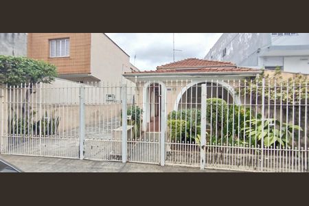Casa à venda com 130m², 2 quartos e 4 vagas Casa à venda com 130m², 2 quartos e 4 vagasFachada