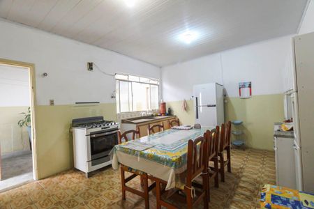 Casa à venda com 130m², 2 quartos e 4 vagas Casa à venda com 130m², 2 quartos e 4 vagasCozinha