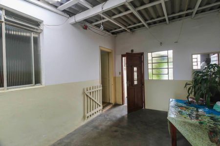 Casa à venda com 130m², 2 quartos e 4 vagas Casa à venda com 130m², 2 quartos e 4 vagasÁrea de Serviço