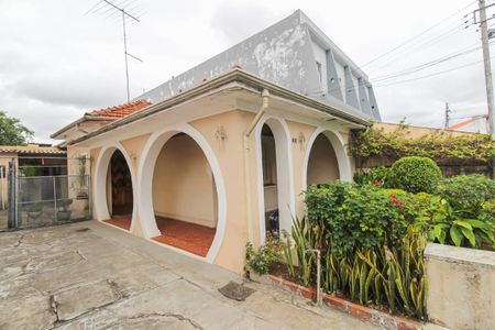 Casa à venda com 130m², 2 quartos e 4 vagas Casa à venda com 130m², 2 quartos e 4 vagasGaragem