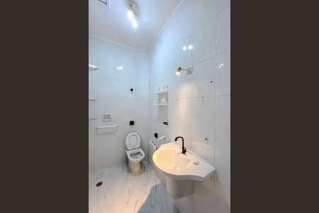 Casa para alugar com 85m², 2 quartos e 2 vagas Casa para alugar com 85m², 2 quartos e 2 vagasBanheiro