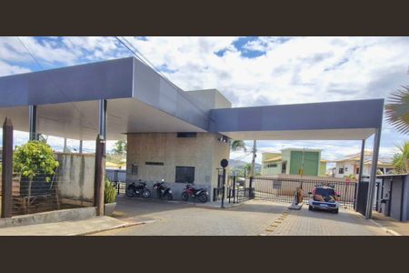 Casa de condomínio à venda com 210m², 3 quartos e 4 vagas Casa de condomínio à venda com 210m², 3 quartos e 4 vagasFachada