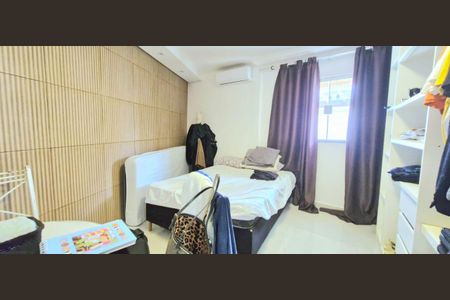 Casa de condomínio à venda com 210m², 3 quartos e 4 vagas Casa de condomínio à venda com 210m², 3 quartos e 4 vagasSuite 2