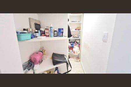 Casa de condomínio à venda com 210m², 3 quartos e 4 vagas Casa de condomínio à venda com 210m², 3 quartos e 4 vagasSuite 3