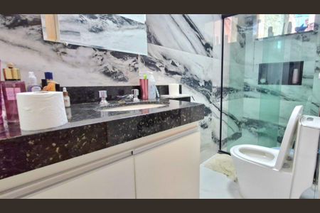 Casa de condomínio à venda com 210m², 3 quartos e 4 vagas Casa de condomínio à venda com 210m², 3 quartos e 4 vagasBanheiro Suite 3