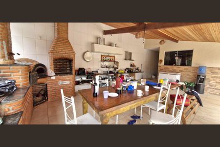 Casa de condomínio à venda com 210m², 3 quartos e 4 vagas Casa de condomínio à venda com 210m², 3 quartos e 4 vagasÁrea comum