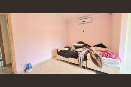 Casa de condomínio à venda com 210m², 3 quartos e 4 vagas Casa de condomínio à venda com 210m², 3 quartos e 4 vagasSuíte 1