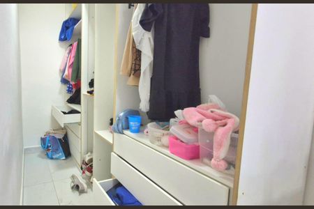 Casa de condomínio à venda com 210m², 3 quartos e 4 vagas Casa de condomínio à venda com 210m², 3 quartos e 4 vagasSuite 3