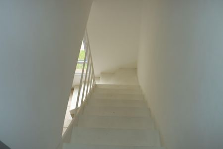 Escada de casa de condomínio para alugar com 2 quartos, 72m² em Centreville, Cotia