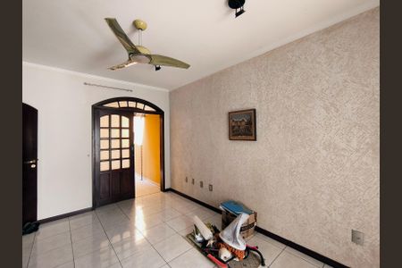 Casa de condomínio à venda com 243m², 3 quartos e 2 vagasSala de TV