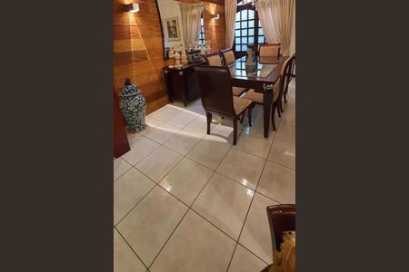 Casa à venda com 3 quartos, 243m² em Jardim Samambaia, Jundiaí