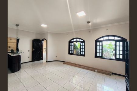 Casa de condomínio à venda com 243m², 3 quartos e 2 vagasSala
