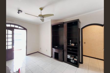 Casa de condomínio à venda com 243m², 3 quartos e 2 vagasSala de TV