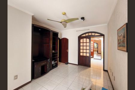 Casa de condomínio à venda com 243m², 3 quartos e 2 vagasSala de TV