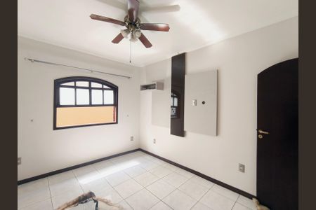 Casa de condomínio à venda com 243m², 3 quartos e 2 vagasQuarto 1 - Suíte