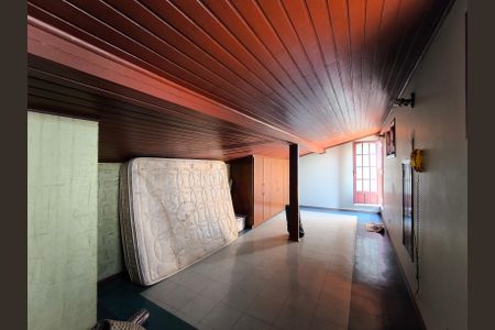 Casa de condomínio à venda com 243m², 3 quartos e 2 vagasSótão