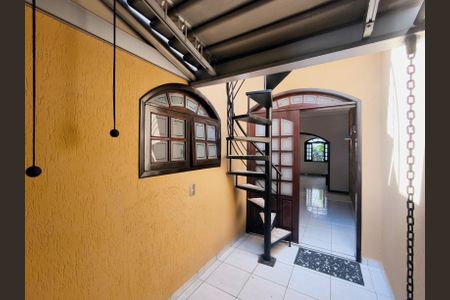 Casa de condomínio à venda com 243m², 3 quartos e 2 vagasJardim de Inverno