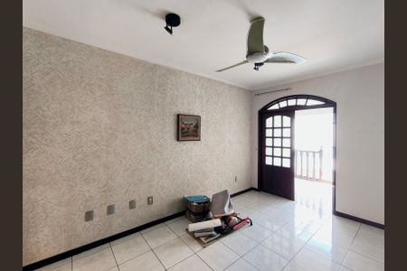 Casa de condomínio à venda com 243m², 3 quartos e 2 vagasSala de TV