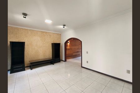 Casa de condomínio à venda com 243m², 3 quartos e 2 vagasSala