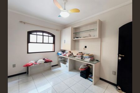 Casa de condomínio à venda com 243m², 3 quartos e 2 vagasQuarto 2 - Suíte