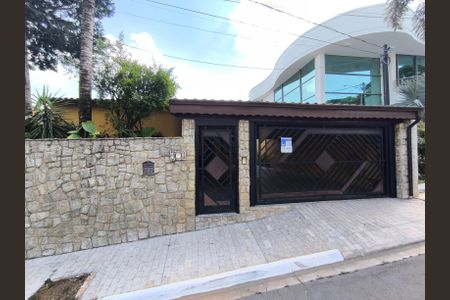 Casa de condomínio à venda com 243m², 3 quartos e 2 vagasFachada