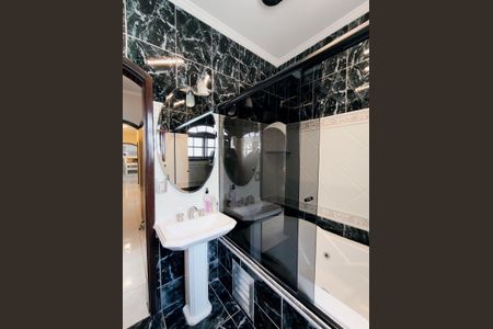 Casa de condomínio à venda com 243m², 3 quartos e 2 vagasBanheiro da Suíte 1