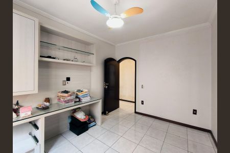 Casa de condomínio à venda com 243m², 3 quartos e 2 vagasQuarto 2 - Suíte