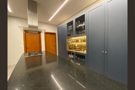 Casa à venda com 4 quartos, 340m² em Jardim Novo Mundo, Jundiaí