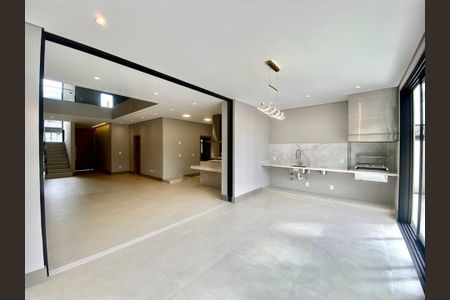 Casa à venda com 3 quartos, 250m² em Gramadão, Jundiaí