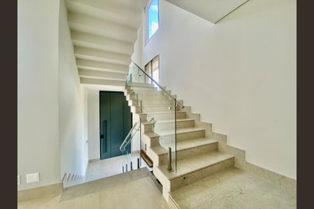 Casa à venda com 447m², 4 quartos e 4 vagas