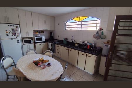 Casa à venda com 19m², 3 quartos e 2 vagas